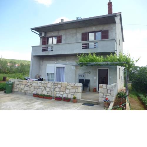 Apartment in Posedarje 37105
