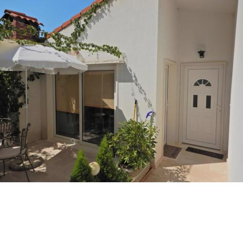 Apartment in Povlja with terrace, air conditioning, WiFi, washing machine 3419-3