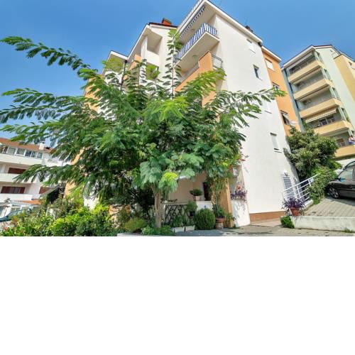 Apartment in quiet area MAMRSA