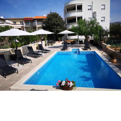 Apartment in Rogoznica with Terrace, Air condition, WIFI, Washing machine (3715-2)