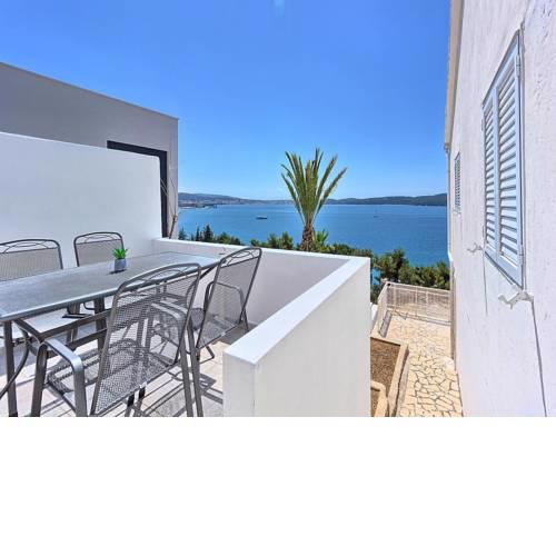 Apartment in Seget Donji 7361