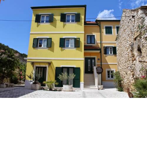 Apartment in Skradin with terrace, air conditioning, WiFi, washing machine (4921-6)