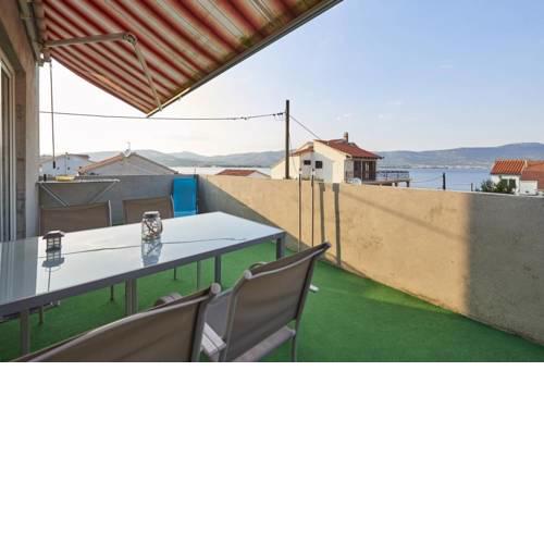 Apartment in Slatine with sea view, terrace, air conditioning, Wi-Fi (4789-4)