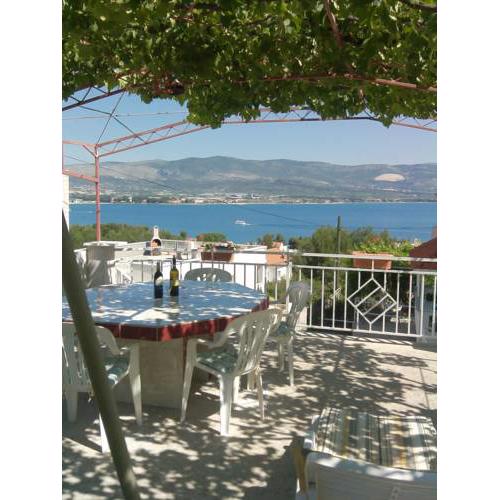 Apartment in Slatine with Terrace, SeaviewAir conditioning, Wi-Fi (4783-3)