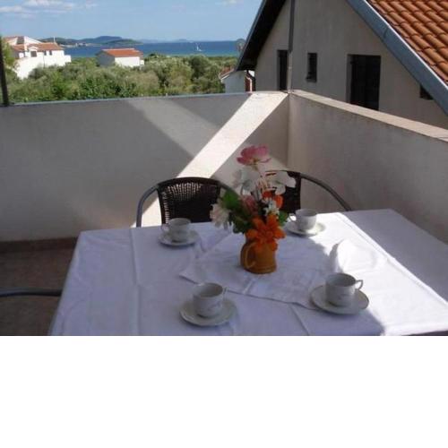 Apartment in Tribunj with sea view, balcony, air conditioning, W-LAN 5037-1