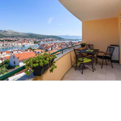 Apartment in Trogir with sea view, balcony, air conditioning, WiFi 5066-1
