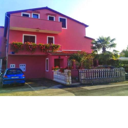 Apartment in Vrvari with balcony, air conditioning, WiFi, washing machine (664-3)