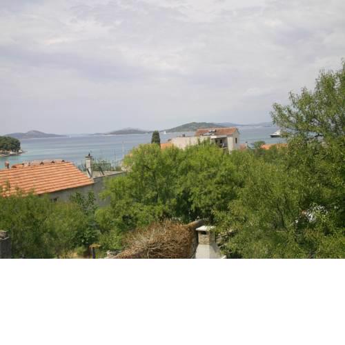 Apartment in Zlarin with balcony, W-LAN, washing machine (3813-1)