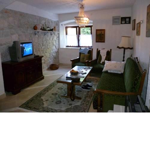 Apartment in Zlarin with balcony, W-LAN, washing machine (3813-2)