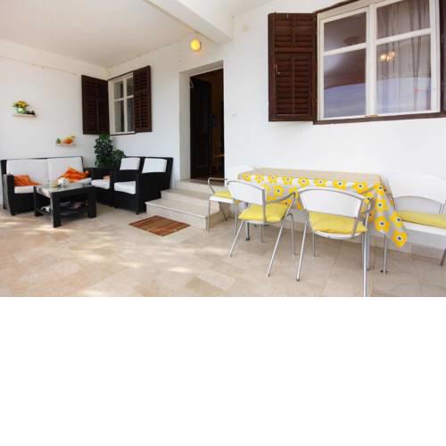 Apartment Ivan Dolac 5709a