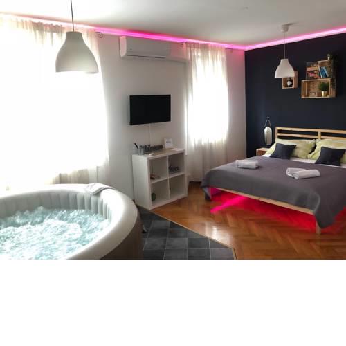 Apartment Jacuzzi Downtown