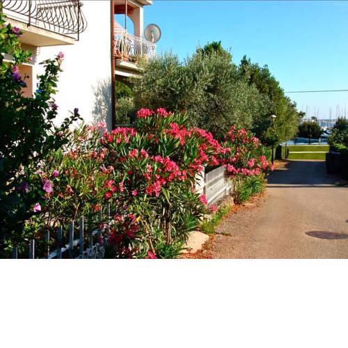 Seafront Apartment Jadri