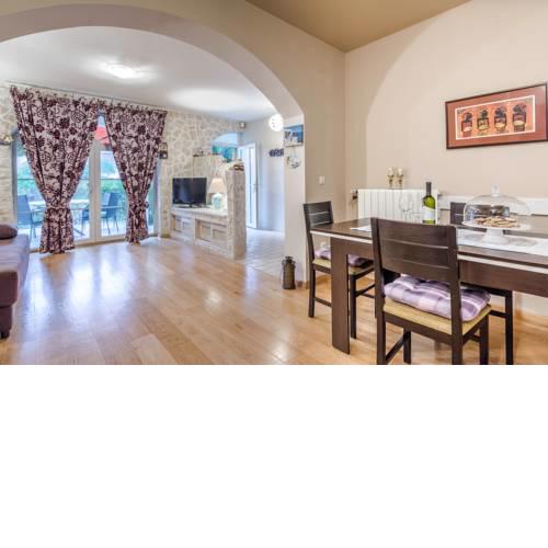 Apartment Jeger