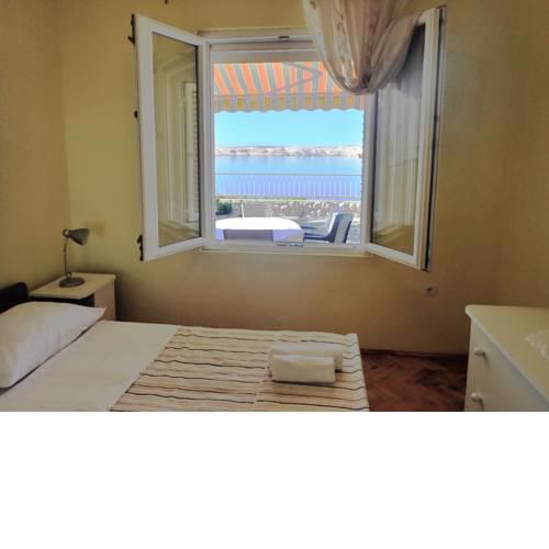 Apartment Jela at the seafront
