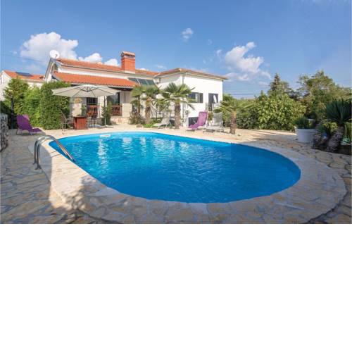 Apartment Kanfanar 36 with Outdoor Swimmingpool