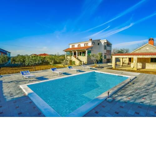 Apartment Karmela