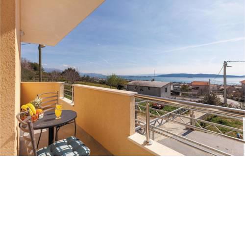 Apartment Kastel Kambelovac with Sea View 01