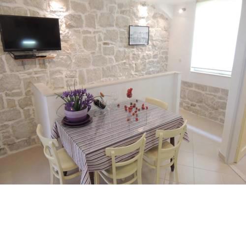 Apartment Kastel Stafilic 8678a