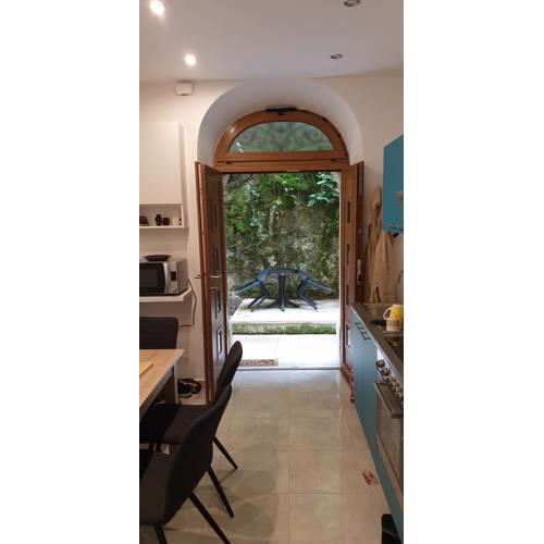 Apartment Kaza, center, free parking, external entrance