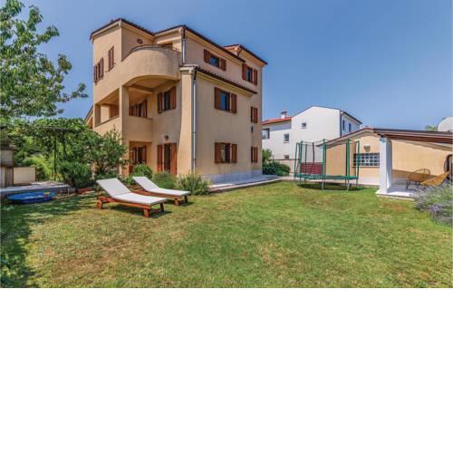 Apartment Kucine V