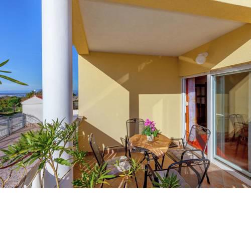 Authentic Apartment with Swimming Pool in Dramalj Croatia