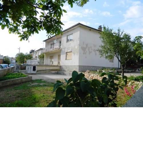 Apartment Leomir