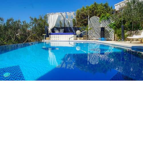 Apartment Levarda with private pool