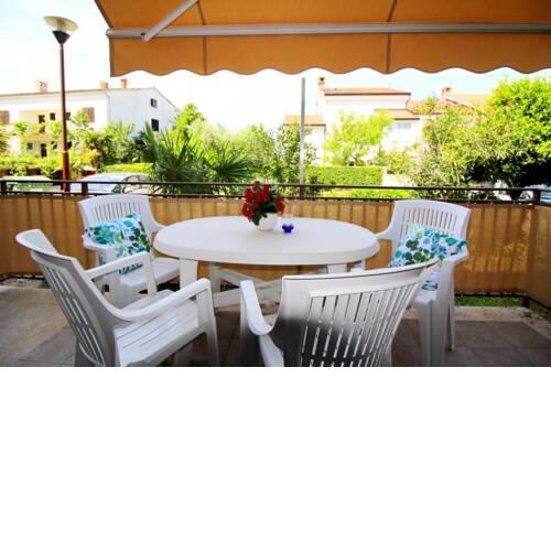 Apartment Livija only 250 m from the beach
