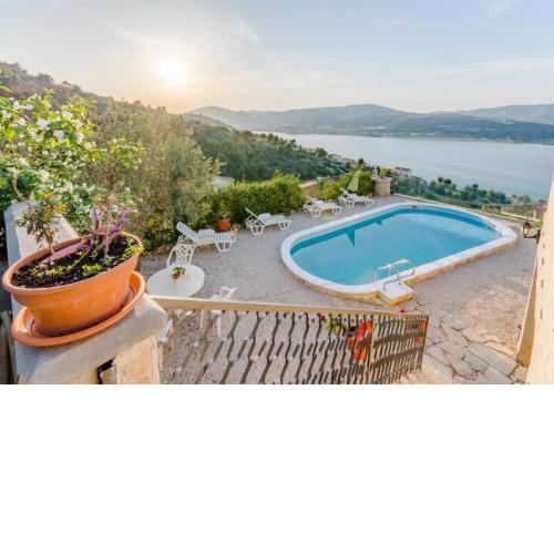 Apartment Ljubo - pool and view