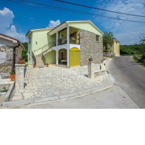 Quaint Apartment in Labin with Barbecue
