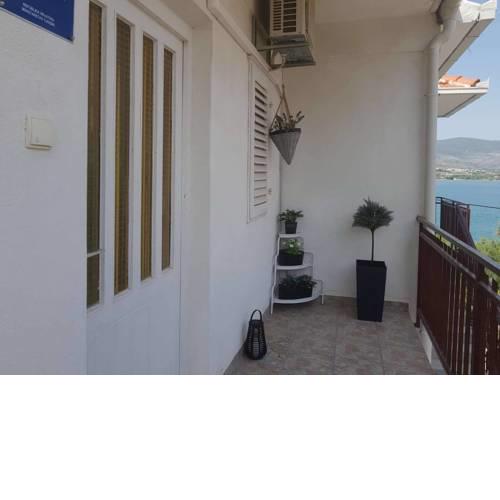 Apartment Lovro by the sea ( 10m )