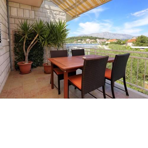 Apartment Lumbarda 4393b