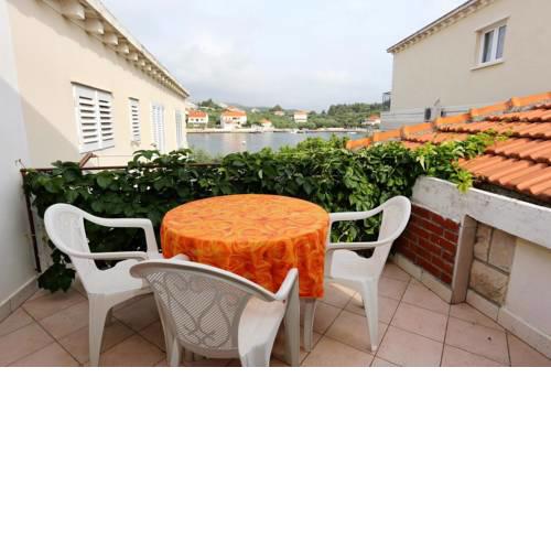 Apartment Lumbarda 4403a