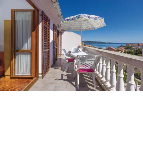 Apartment Mali Iz with Sea View I
