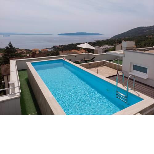 Apartment Mara with rooftop swimming pool