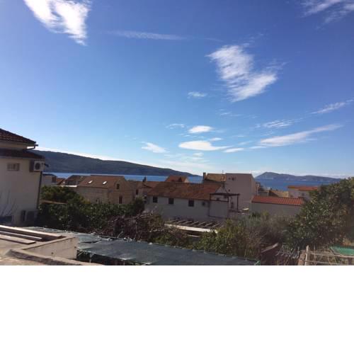 Apartment Marina Komiza