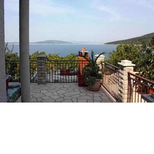 Apartment Maslinica 775a