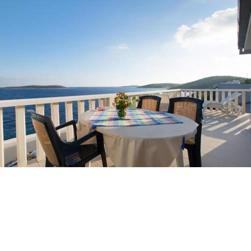 Apartment Milna 2461c