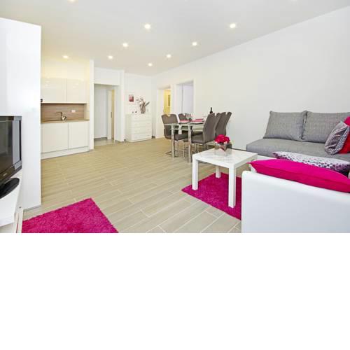 Apartment Mira