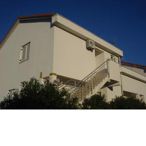 Apartments by the sea Necujam, Solta - 11336