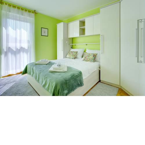 Apartment Nino 4+2 with balcony