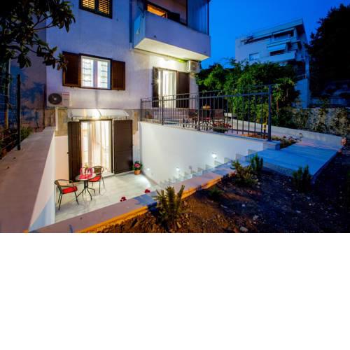 Apartment Nives in the City Center - Free Parking