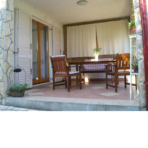 Apartment Njivice 16255a