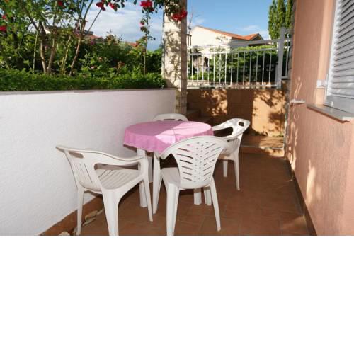 Apartment Njivice 5398h