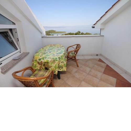 Apartment Njivice 5458b