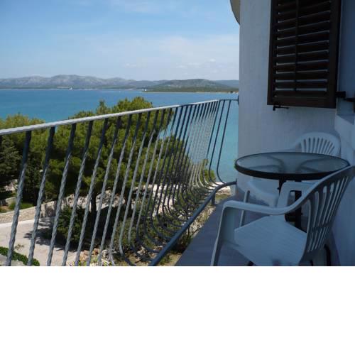 Apartment Obala Petra Kresimira IV 2
