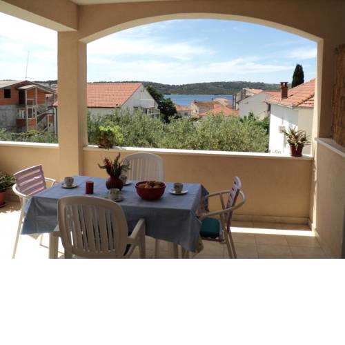 Apartment Okrug Gornji 13562b