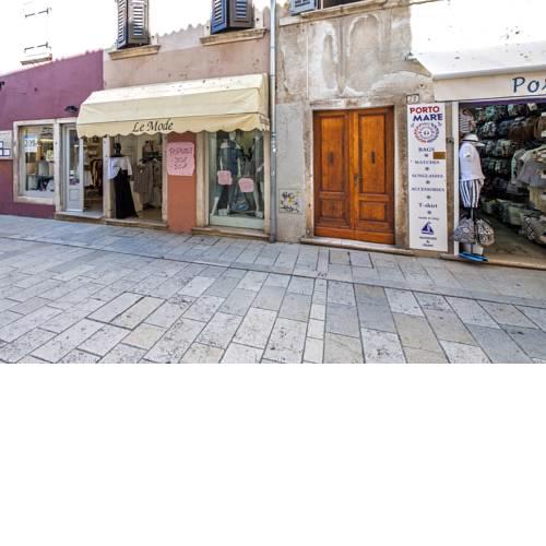Apartment Main Street Carera