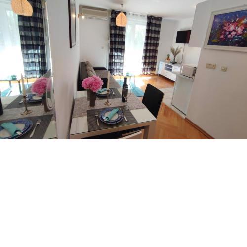 APARTMENT PAOLO by the beach