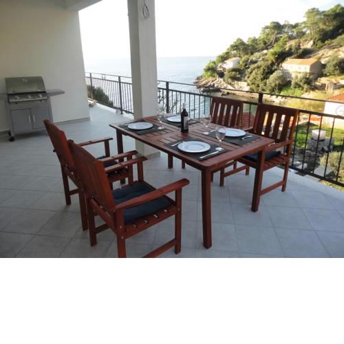 Cozy Apartment Gdinj Hvar in Split, Croatia with beach nearby